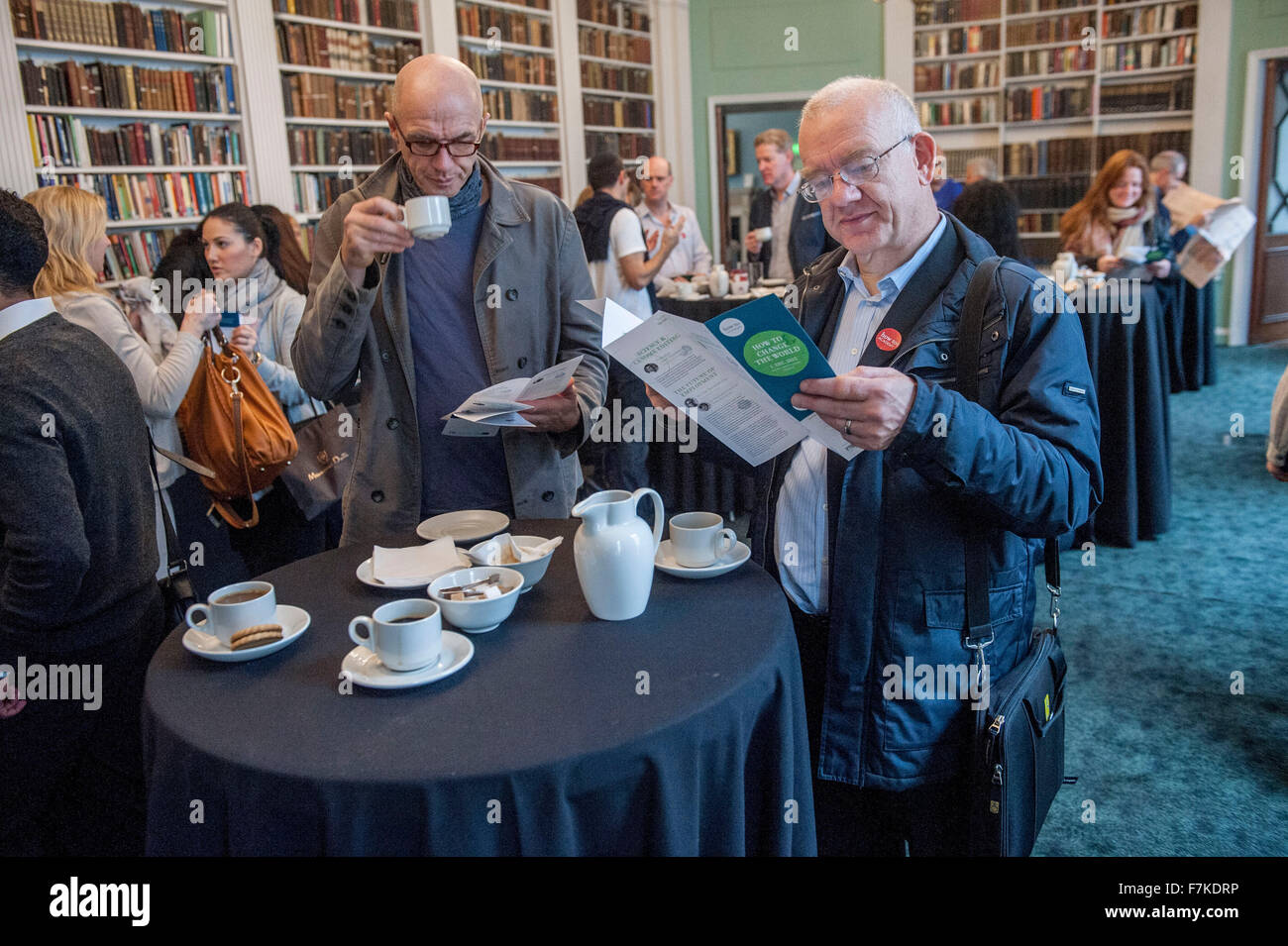 Londra Regno Unito il 1 dicembre 2015. Eminenti studiosi e scienziati parlano al 'Come cambiare il mondo' una giornata di conferenza alla Royal Institution, Londra W1. Organizzata dalla "come accademia www.howtoacademy.com e fondatore John Gordon. Foto Stock