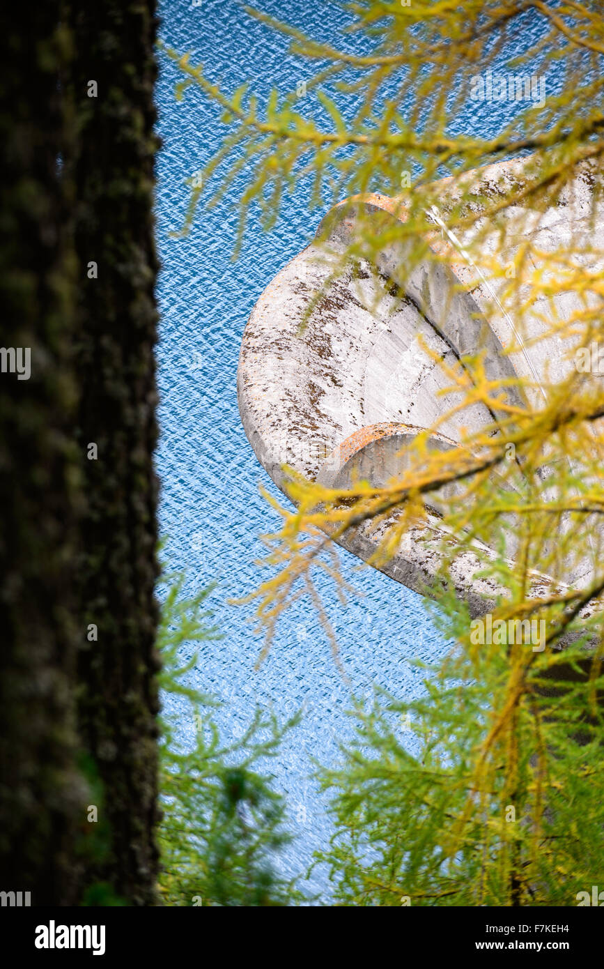 Überlauftrichter Stausee | imbuto di overflow del serbatoio Foto Stock