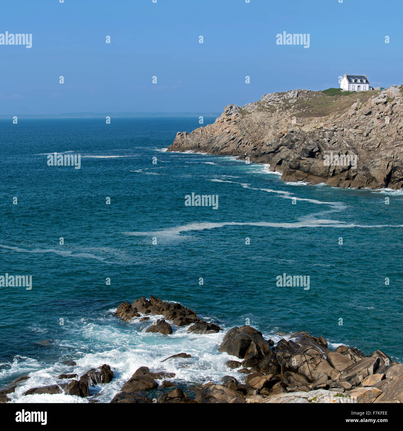 Miller lighthouse / Phare du Millier A la Pointe du Millier, Beuzec-Cap-Sizun, Finistère Bretagna, Francia Foto Stock