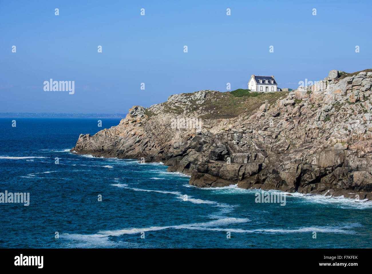 Miller lighthouse / Phare du Millier A la Pointe du Millier, Beuzec-Cap-Sizun, Finistère Bretagna, Francia Foto Stock