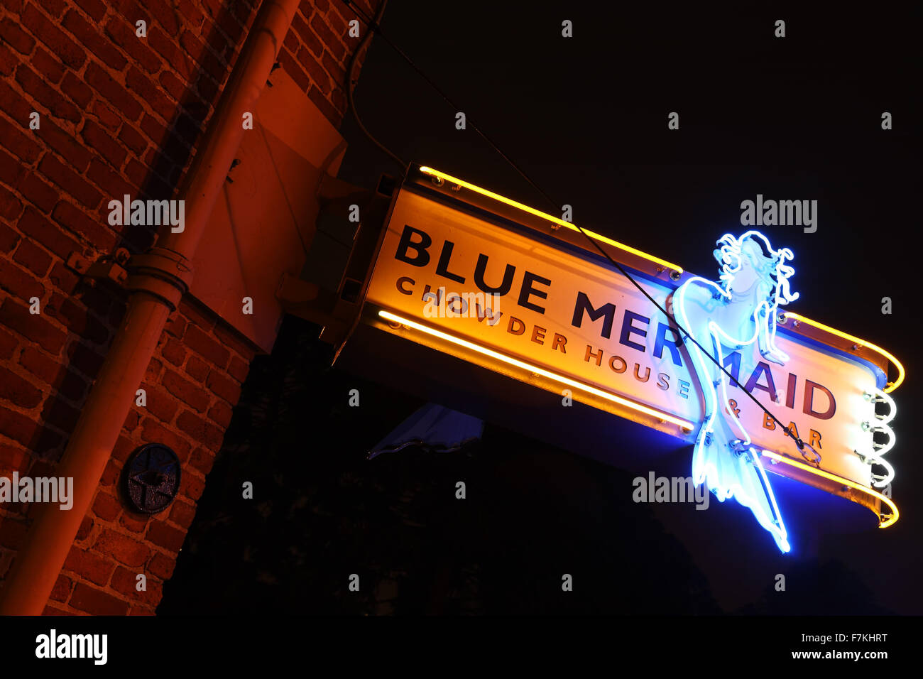 Blue Mermaid Chowder House e Bar insegna al neon, Fisherman's Wharf di San Francisco, California USA Foto Stock