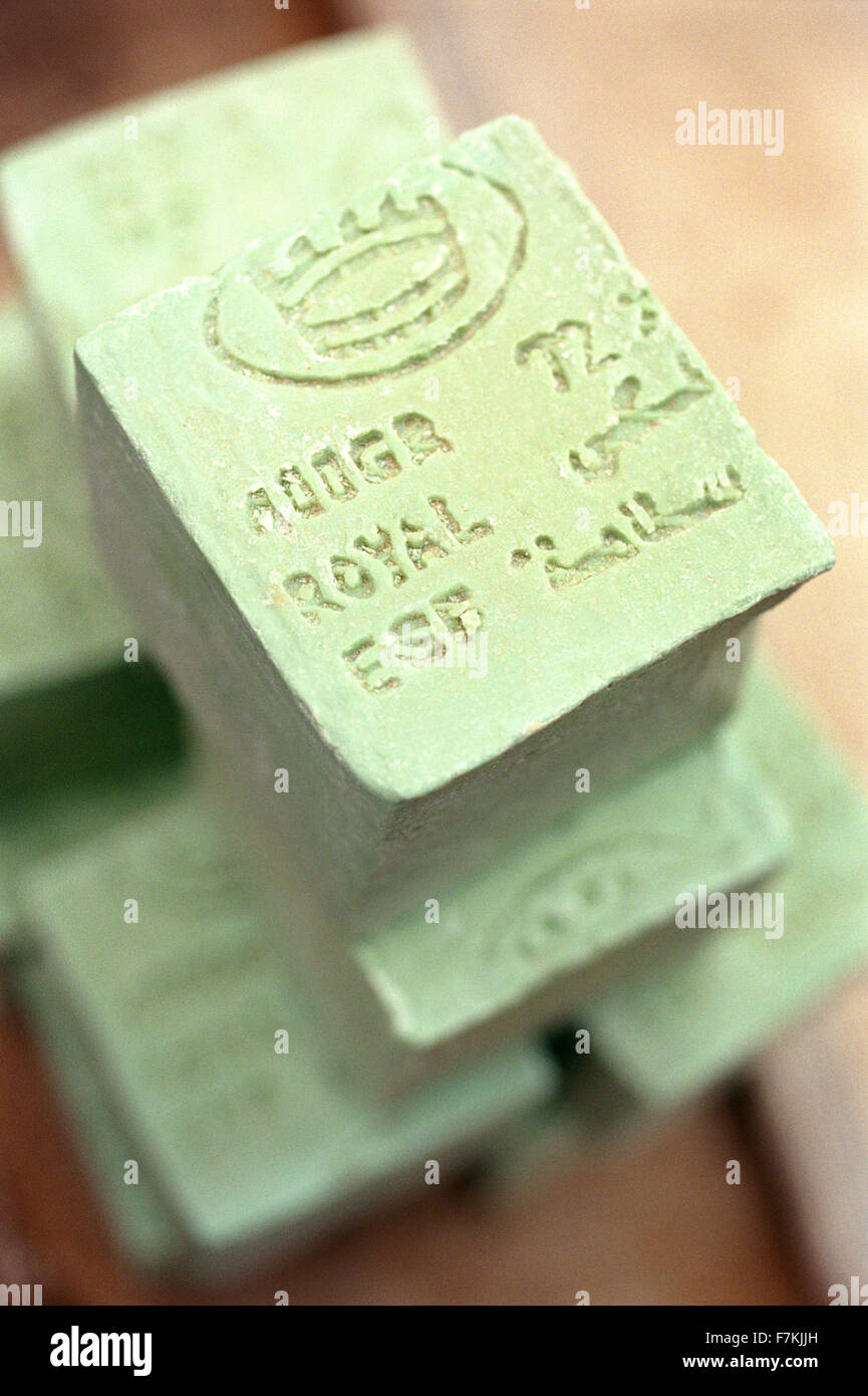 Barre di sapone artigianale per la vendita in un mercato all'aperto in Tozeur, Tunisia. Il Nord Africa. Foto Stock