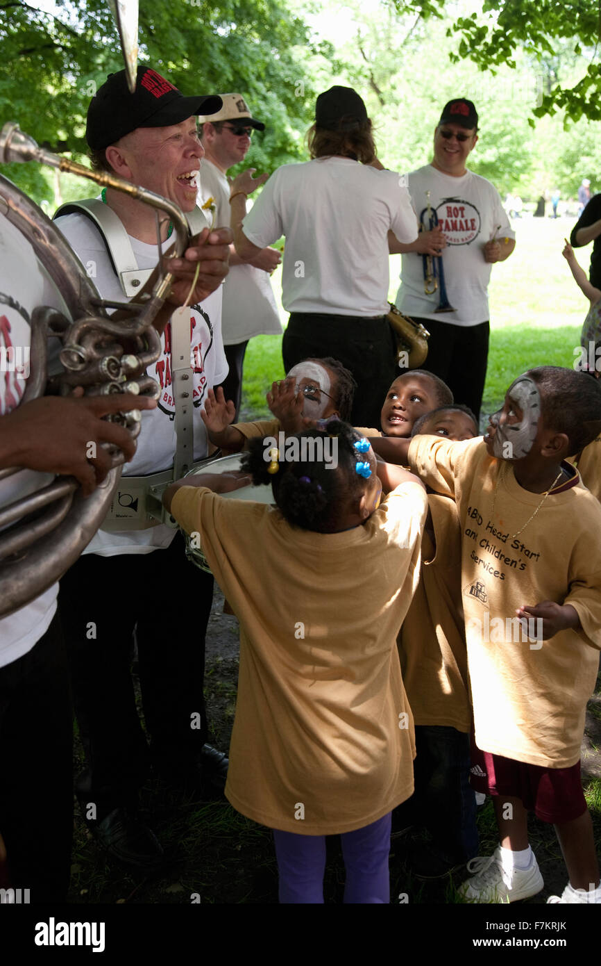 Dixieland band suona in Boston Common per all interno della città capi inizio evento per Bambini di Boston Foto Stock