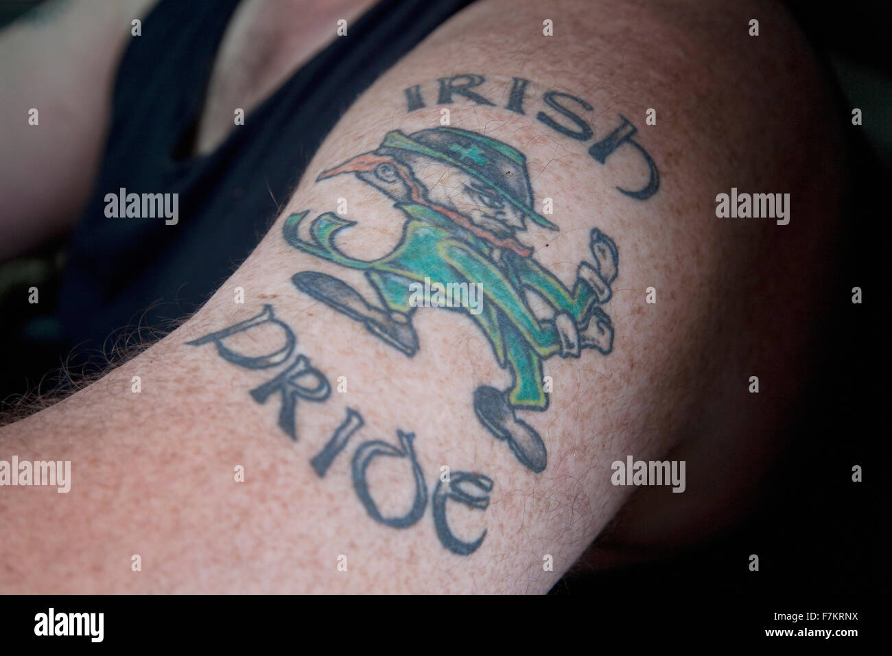 Primo piano della Irish Pride' tatoo sul braccio in Boston MA Foto Stock