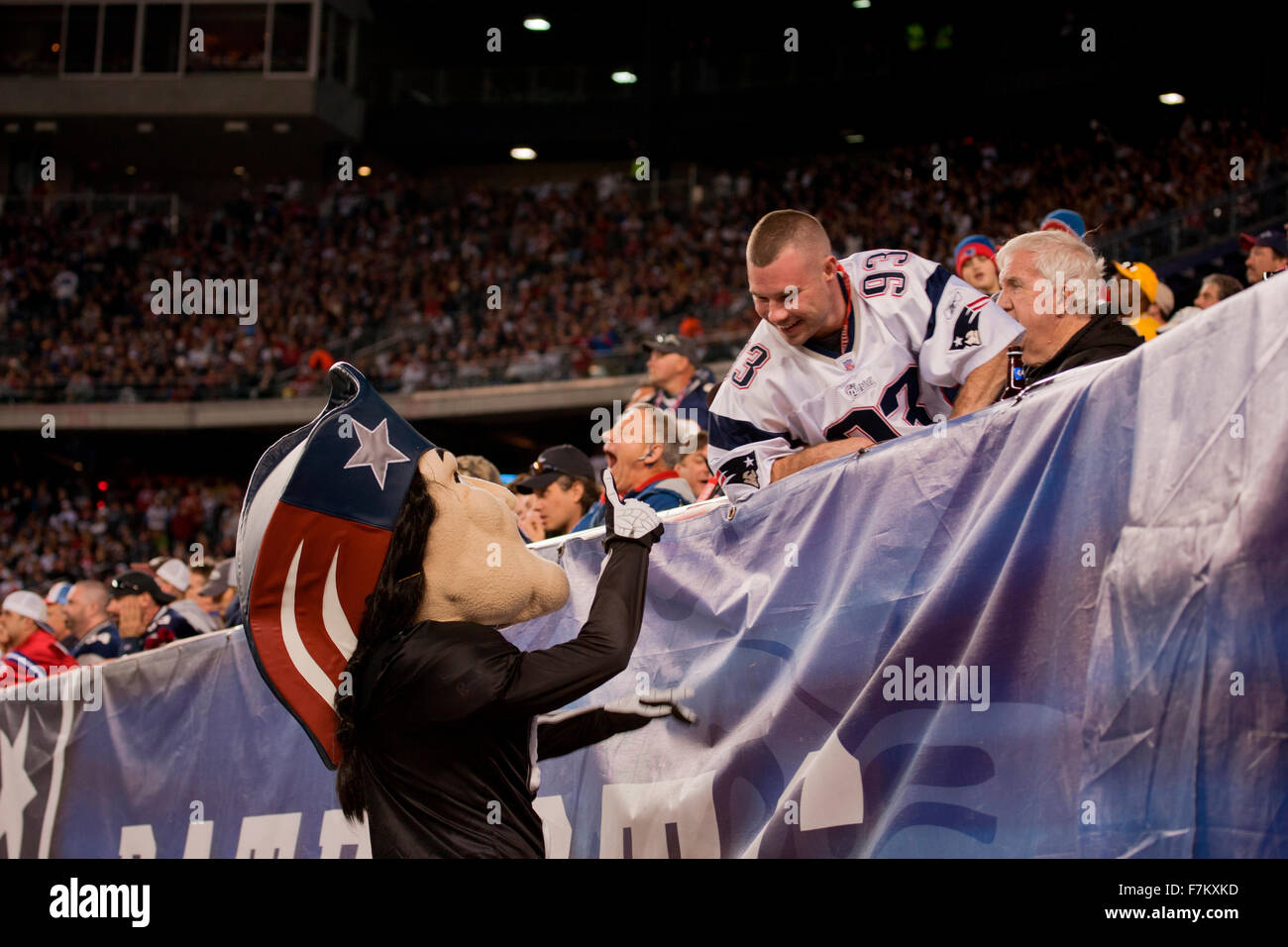 Pat Patriot Mascotte per il New England Patriots NFL Football Team a Gillette Stadium di New England Patriots vs. Dallas Cowboys, 16 ottobre 2011, Foxborough, Boston, MA Foto Stock