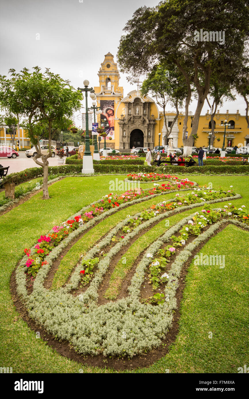 Barranco Park e Chiesa di Santísima Cruz nella città di Lima Peru Foto Stock