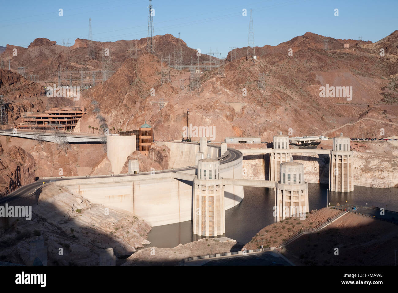 La città di Boulder, Hoover Dam (ex Diga di Boulder) e il Lago Mead è nel Black Canyon del Fiume Colorado sul confine di Arizona e Nevada, fu costruito tra il 1931 e il 1936 Foto Stock