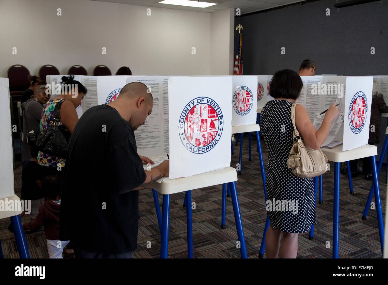 Gli elettori di stazione di polling voto nel 2012 Elezione Presidenziale, Ventura County, California, 6 novembre 2012 Foto Stock