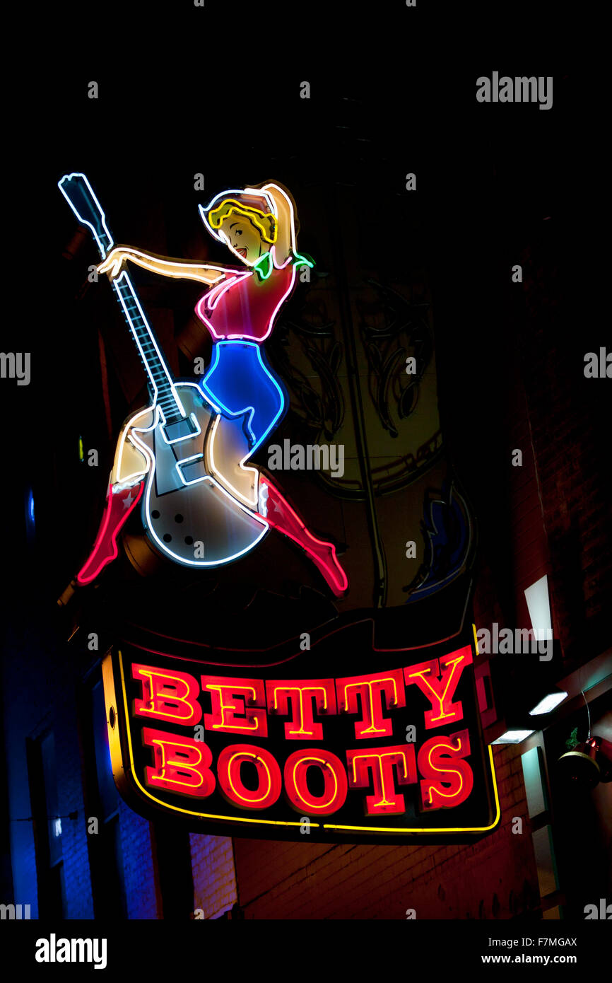 Betty stivali insegna al neon, Lower Broadway, Nashville, Tennessee Foto Stock