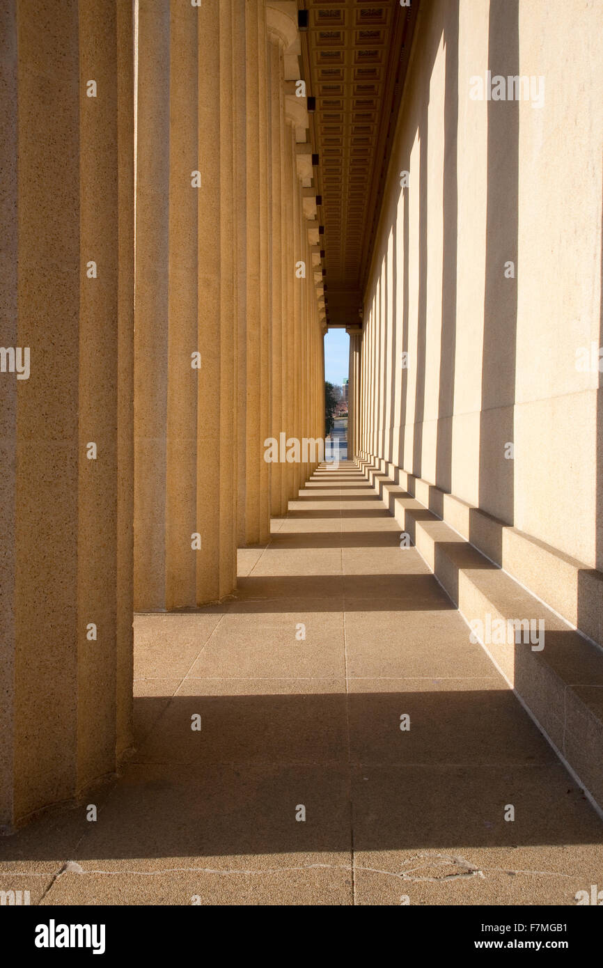 Le colonne del Partenone, Nashville, Tennessee, Centennial Park, scala completa replica del Partenone greco. Foto Stock