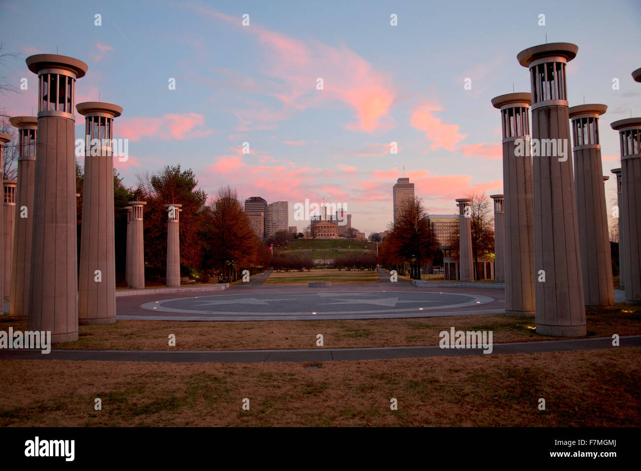 Colonnato in un parco, 95 Carillon Campana, centro commerciale per il Bicentenario del parco statale, Nashville, Davidson County, Tennessee Foto Stock