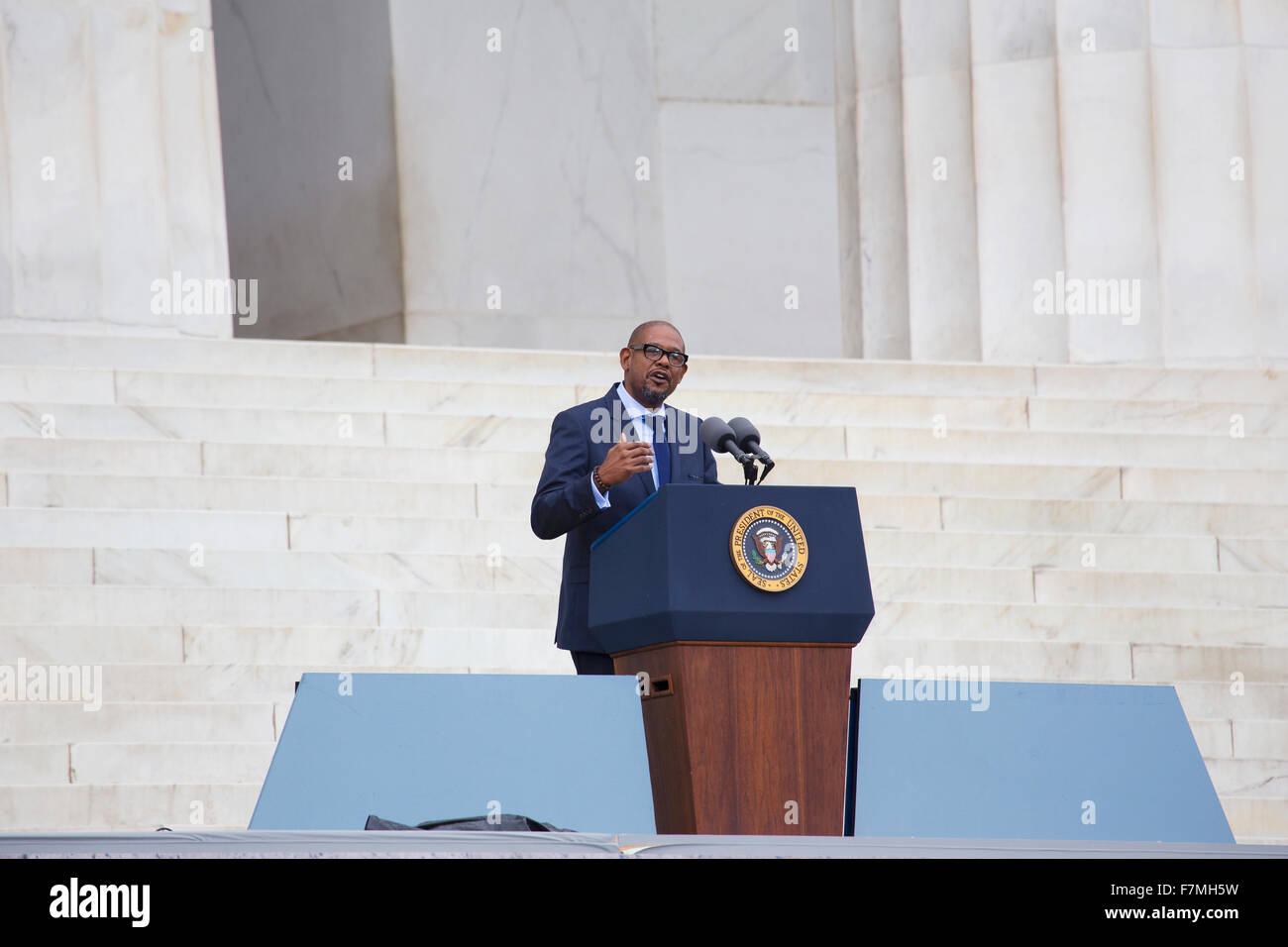 Attore Forest Whitaker parla durante la lasciate risuonare la libertà cerimonia presso il Lincoln Memorial Agosto 28, 2013 a Washington DC, il cinquantesimo anniversario del dottor Martin Luther King Jr. "Ho un sogno" il discorso e la marzo su Washington. Foto Stock