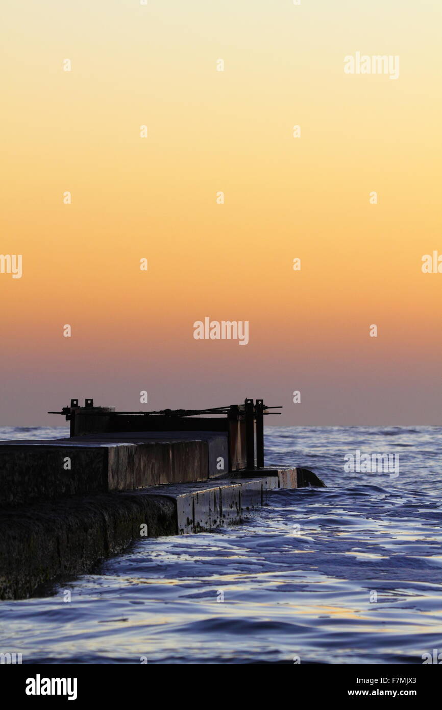 Una parte della struttura per il Austinmer rock pool a Austinmer, NSW, Australia. Foto Stock