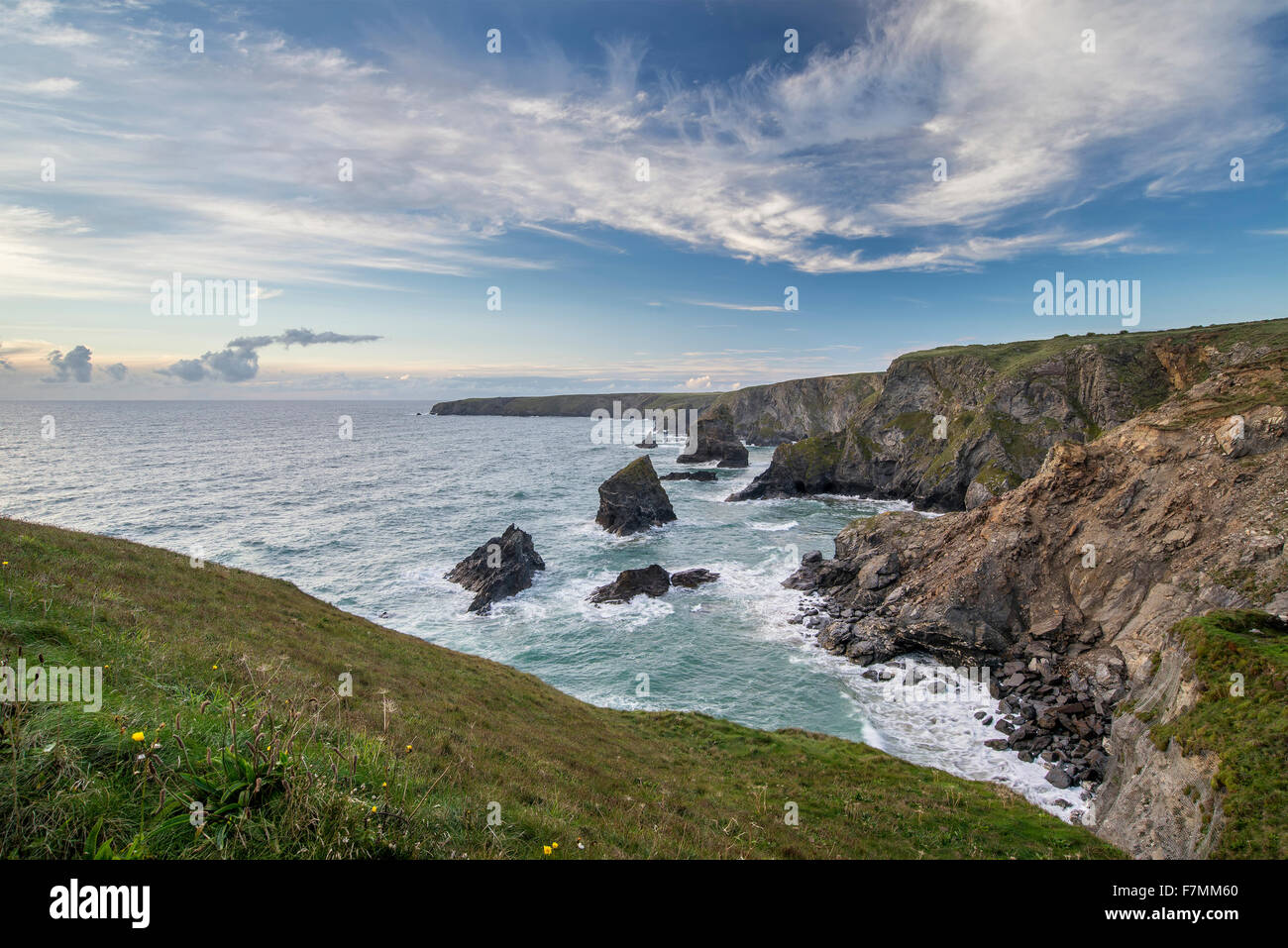 Paesaggio marino di Bedruthan Steps sul litorale della Cornovaglia in Inghilterra Foto Stock