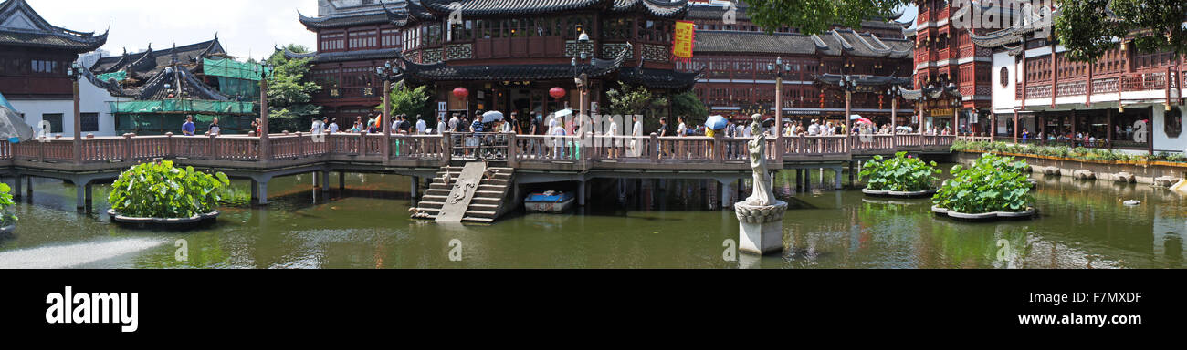 Shanghai, l' Yuyuan mercato, Lotus Pond, ponte a zig-zag, Cina Foto Stock