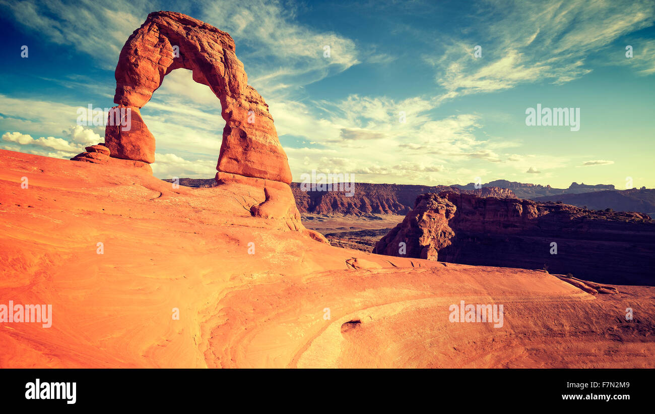 Vintage tonica Delicate Arch al tramonto, Utah, Stati Uniti d'America. Foto Stock