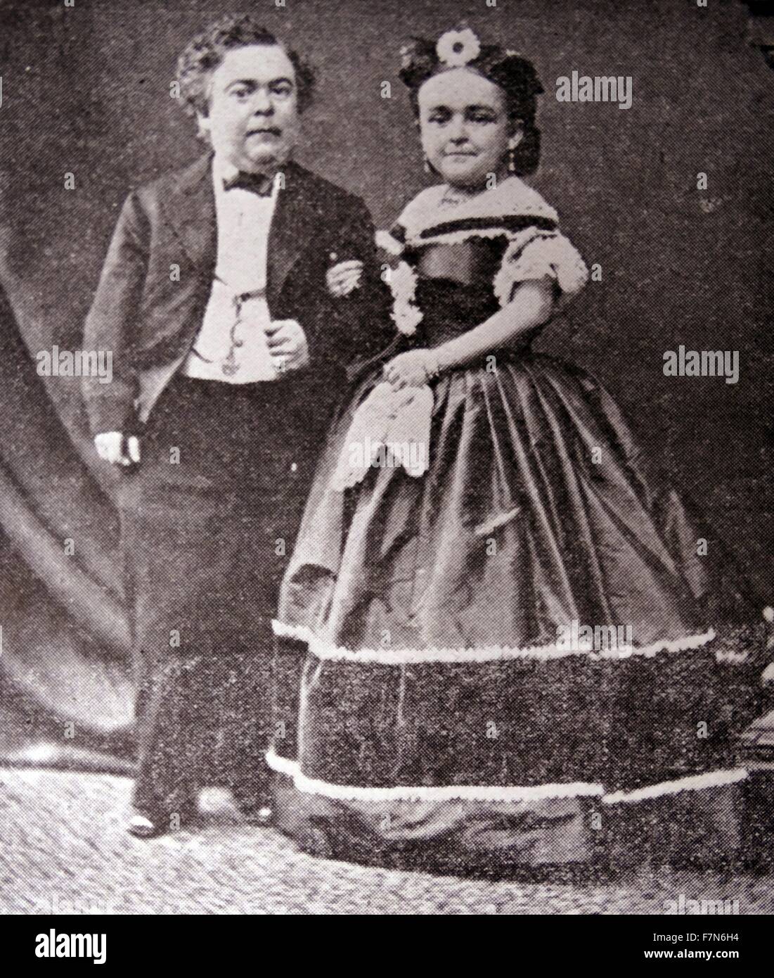 Famoso nana, Charles Stratton (1838-1883) ("General Tom Thumb,') e la sua piccola moglie Lavinia. Foto Stock