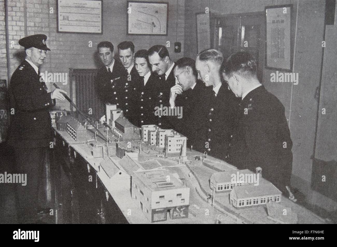 Hendon polizia scuola di pilotaggio dove gli agenti di polizia ricevono istruzione nella guida in aree edificate. 1935 Foto Stock