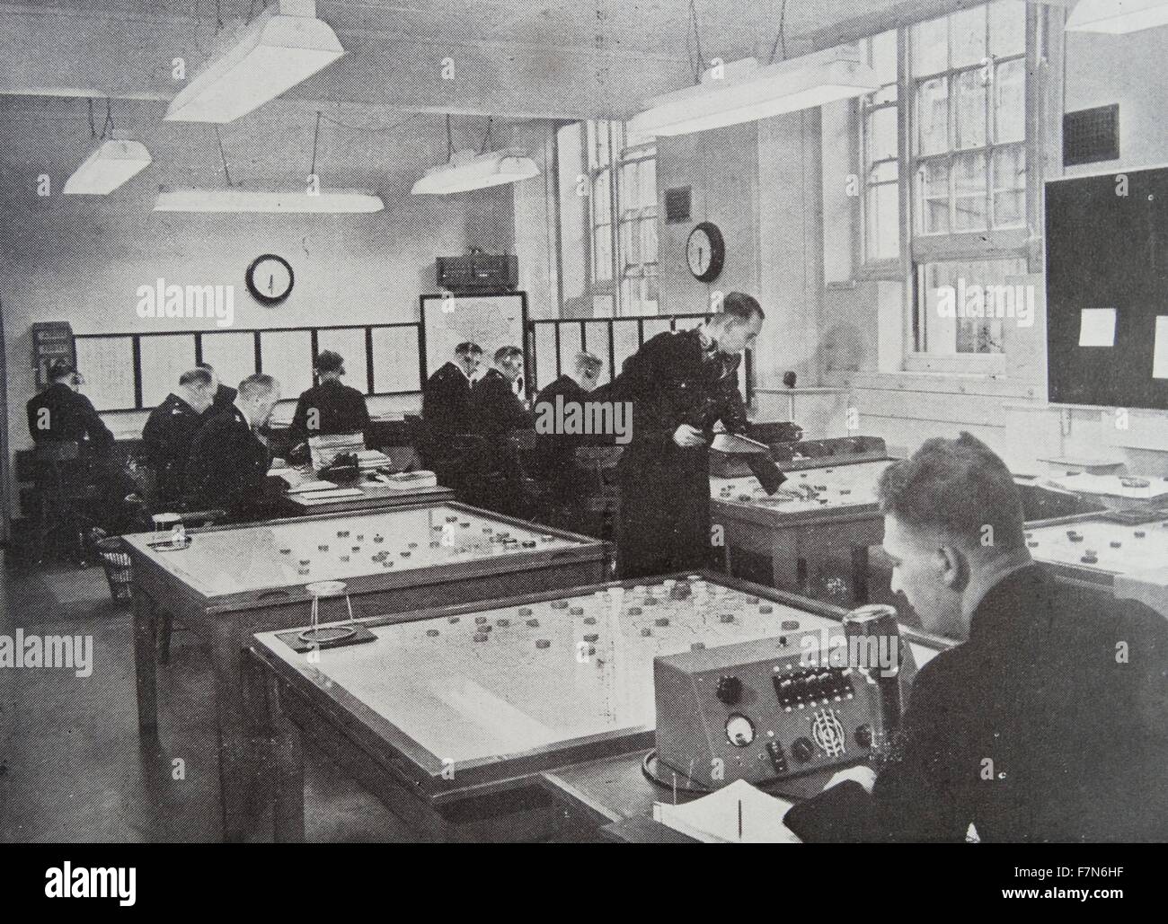 Le operazioni e la sala per le comunicazioni a Londra, centrali di polizia di Scotland Yard in 1950 Foto Stock