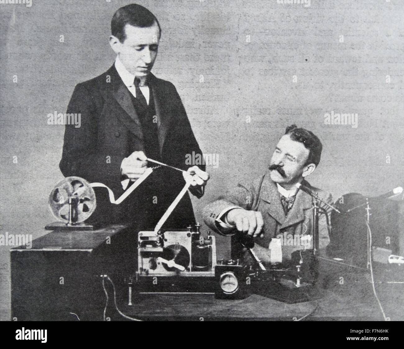 Marconi apparato operativo analogo a quello da lui utilizzati per trasmettere il primo segnale wireless attraverso l'Oceano Atlantico, 1901 Foto Stock