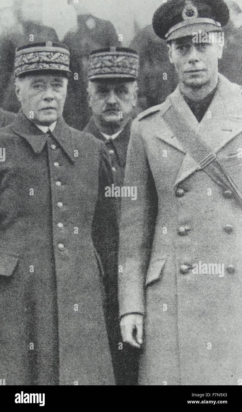 Fotografia del re George VI (1895-1952) e il generale Maurice Gamelin (1872-1958) truppe in visita in Francia. Datata 1939 Foto Stock
