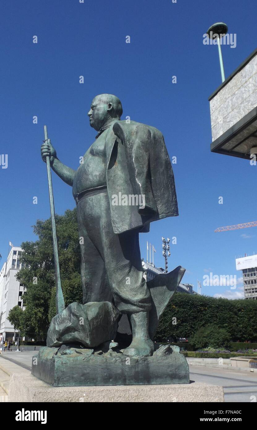 Statua della classe operaia, uomo sul Municipio passi a Oslo, Norvegia. Da Per Palle Storm (1 dicembre 1910 - 6 gennaio 1994) danese-nato scultore norvegese Foto Stock