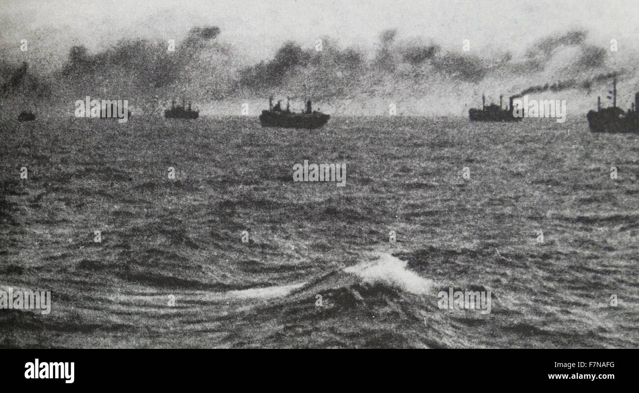 Fotografia di navi di guerra nazista pattugliamento del canale. Datata 1940 Foto Stock