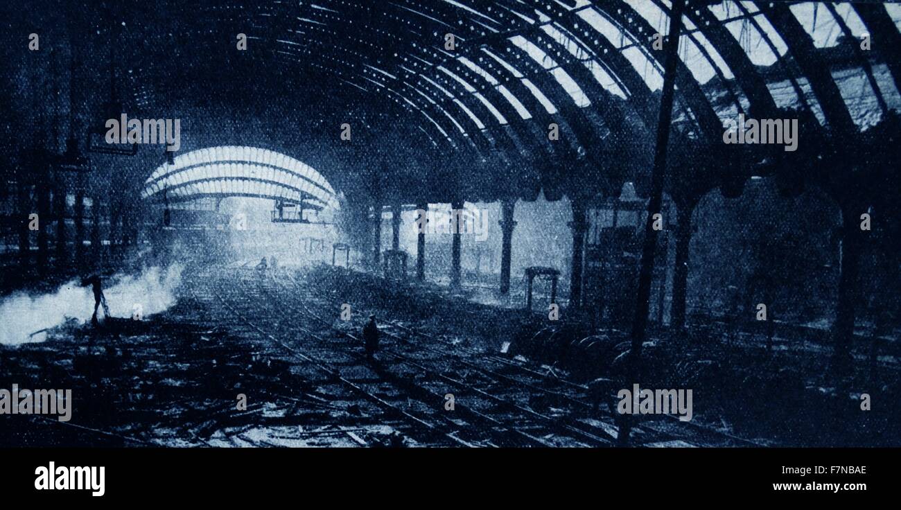 Fotografia della stazione di York dopo un raid aereo attacco. Datata 1942 Foto Stock