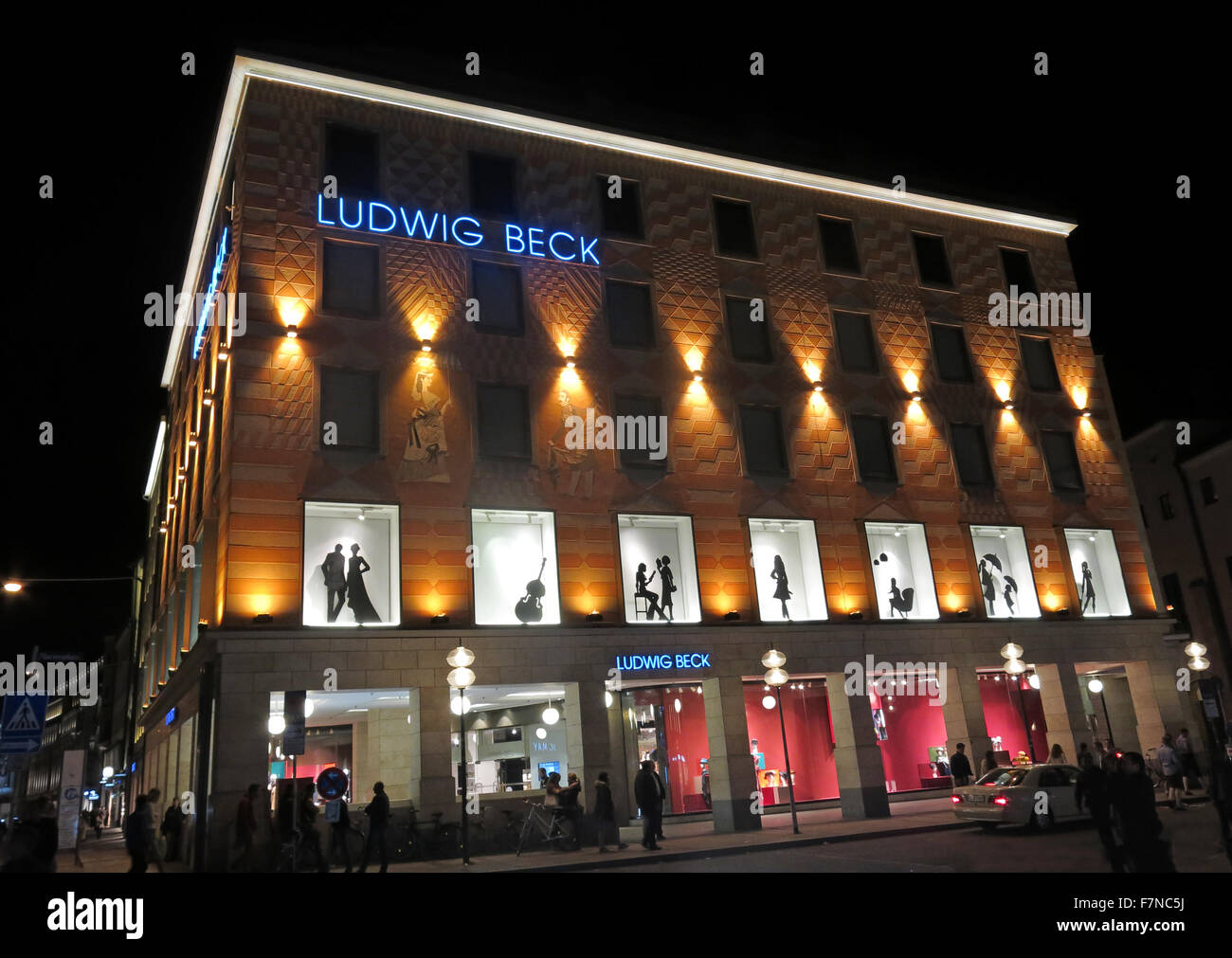Ludwig Beck department store di Monaco di Baviera, Germania di notte Foto Stock