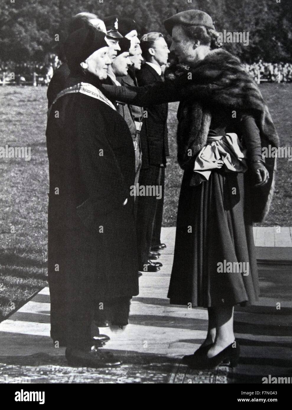 Regina Juliana saluta la Madre Regina Guglielmina dei Paesi Bassi 1950 Foto Stock