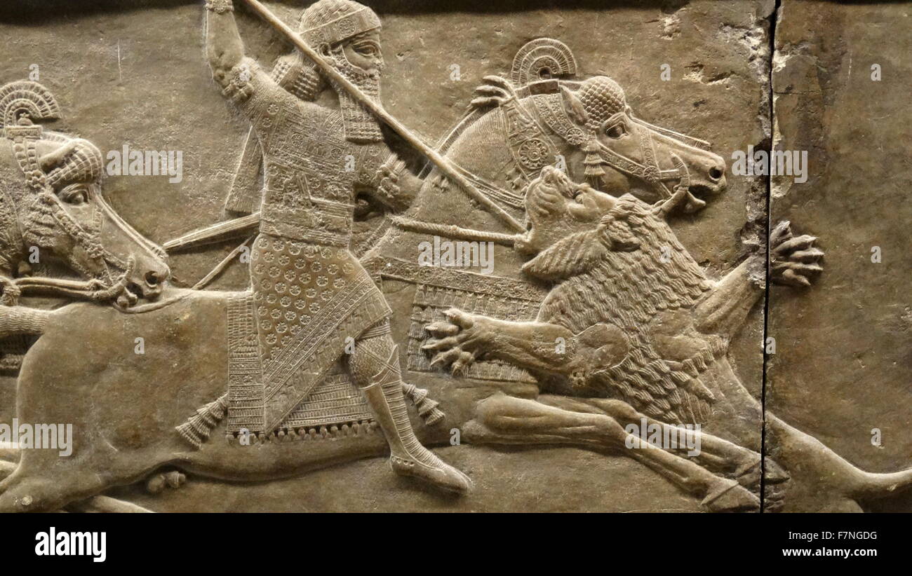Sollievo che mostra Lion hunt a cavallo. Assira, circa 645-635 BC Da Ninive, Palazzo Nord, Iraq. Re Ashurbanipal aziona la sua lancia in un leone la bocca Foto Stock
