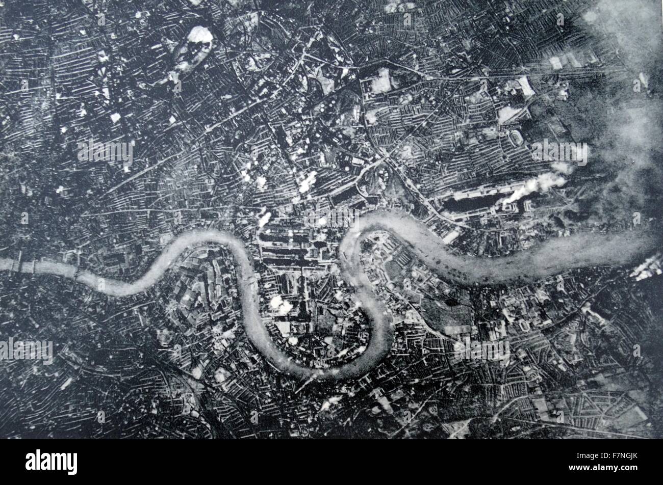 Bombardamento di Londra est durante la Seconda Guerra Mondiale 1941 Foto Stock