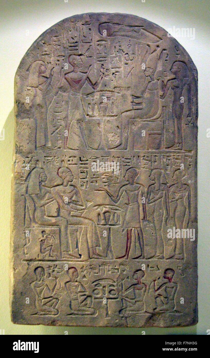 Stele di pietra calcarea con raffigurazioni di Gofs egiziano e geroglifici. Datata 1500 A.C. Foto Stock