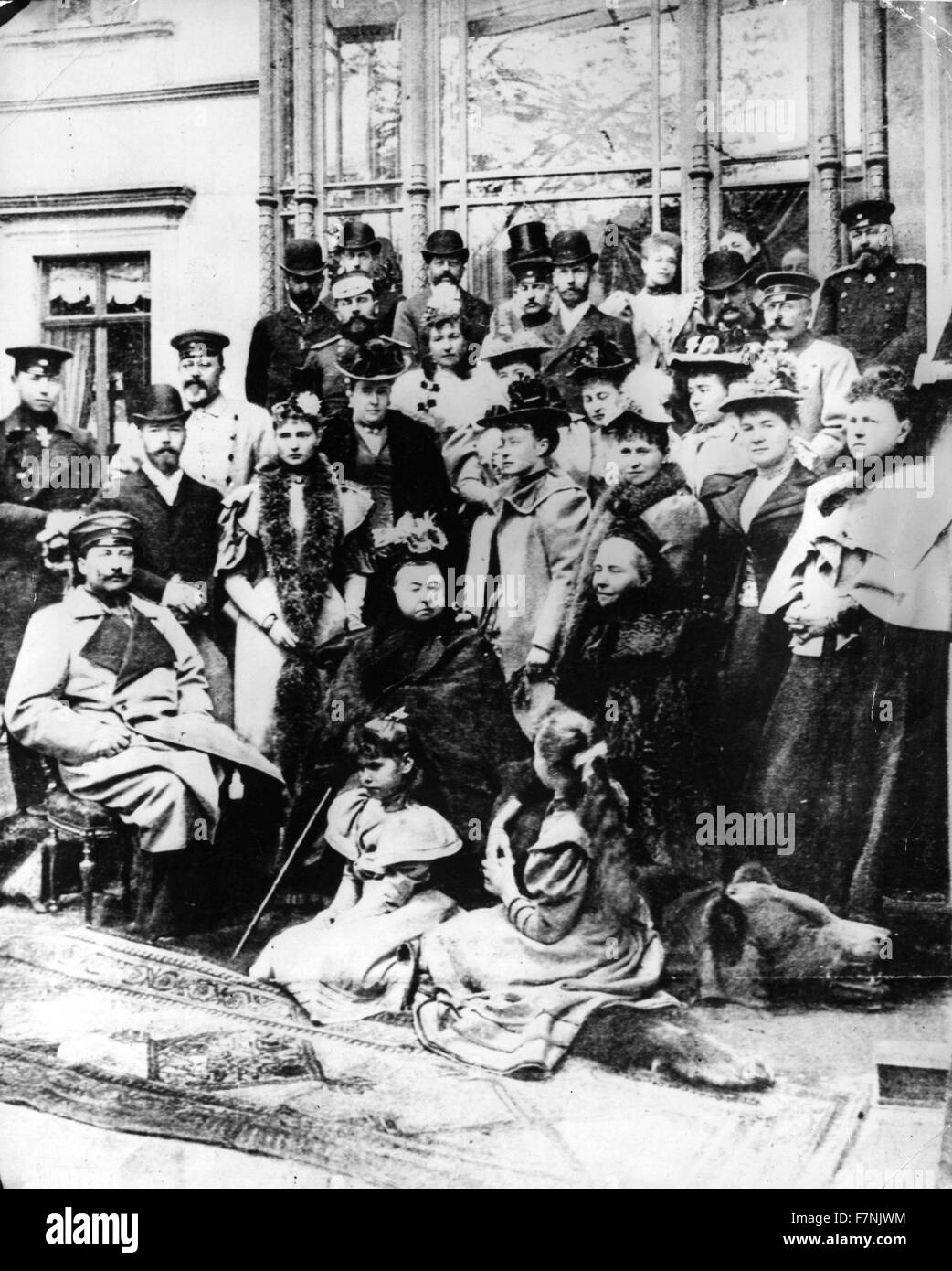 La regina Victoria e della sua famiglia, tra cui il re Edoardo VII, Tsar Nicholas II, Tsarina Alexandra, il Kaiser Guglielmo II e Empress Frederick a un matrimonio in Coburg, Germania 1894 Foto Stock