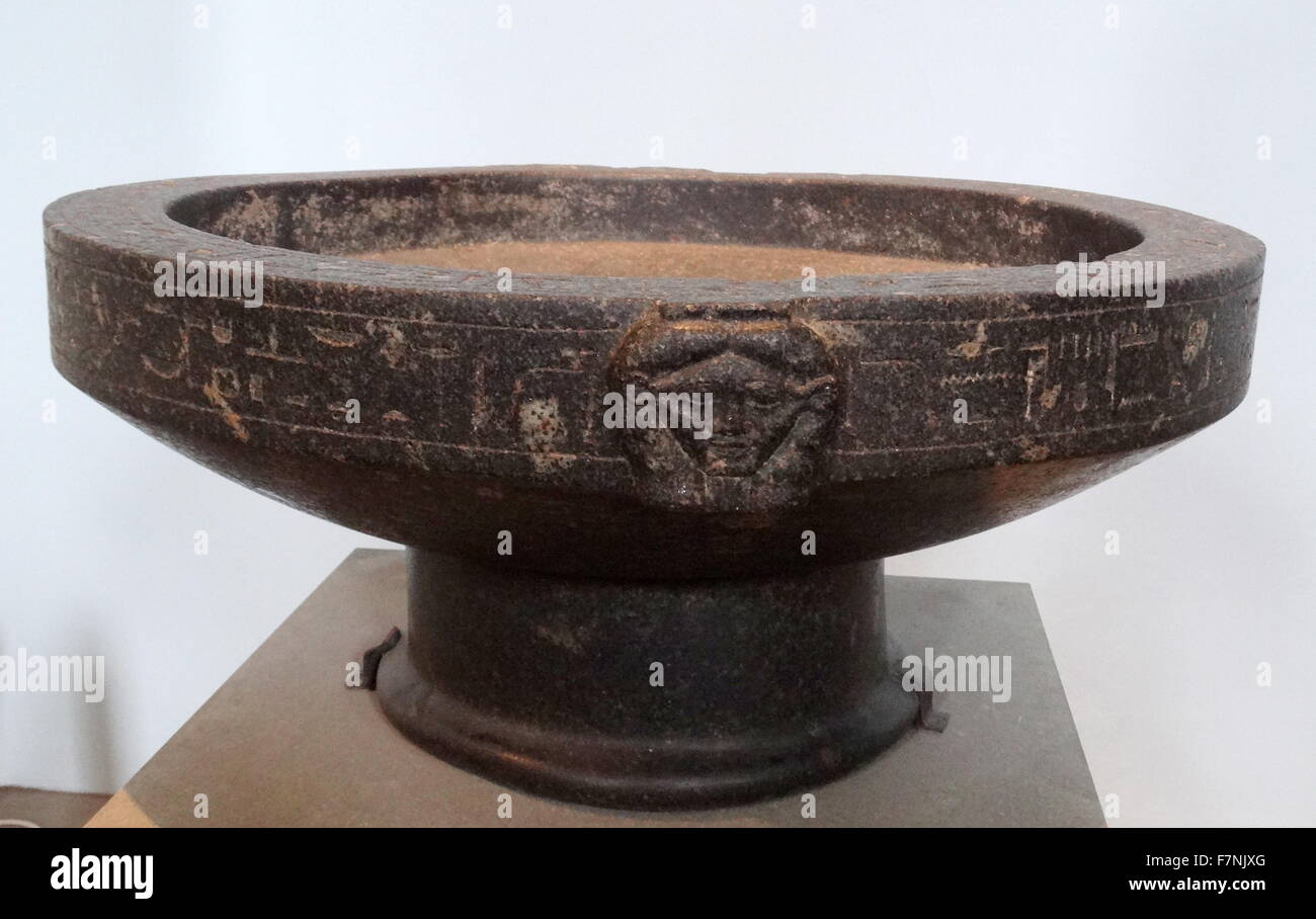 Libagione ciotola di Montuemhat dall'Alto Egitto, Tebe, Sud Karnak, Tempio di Mut. In data 26 Dynasty Foto Stock