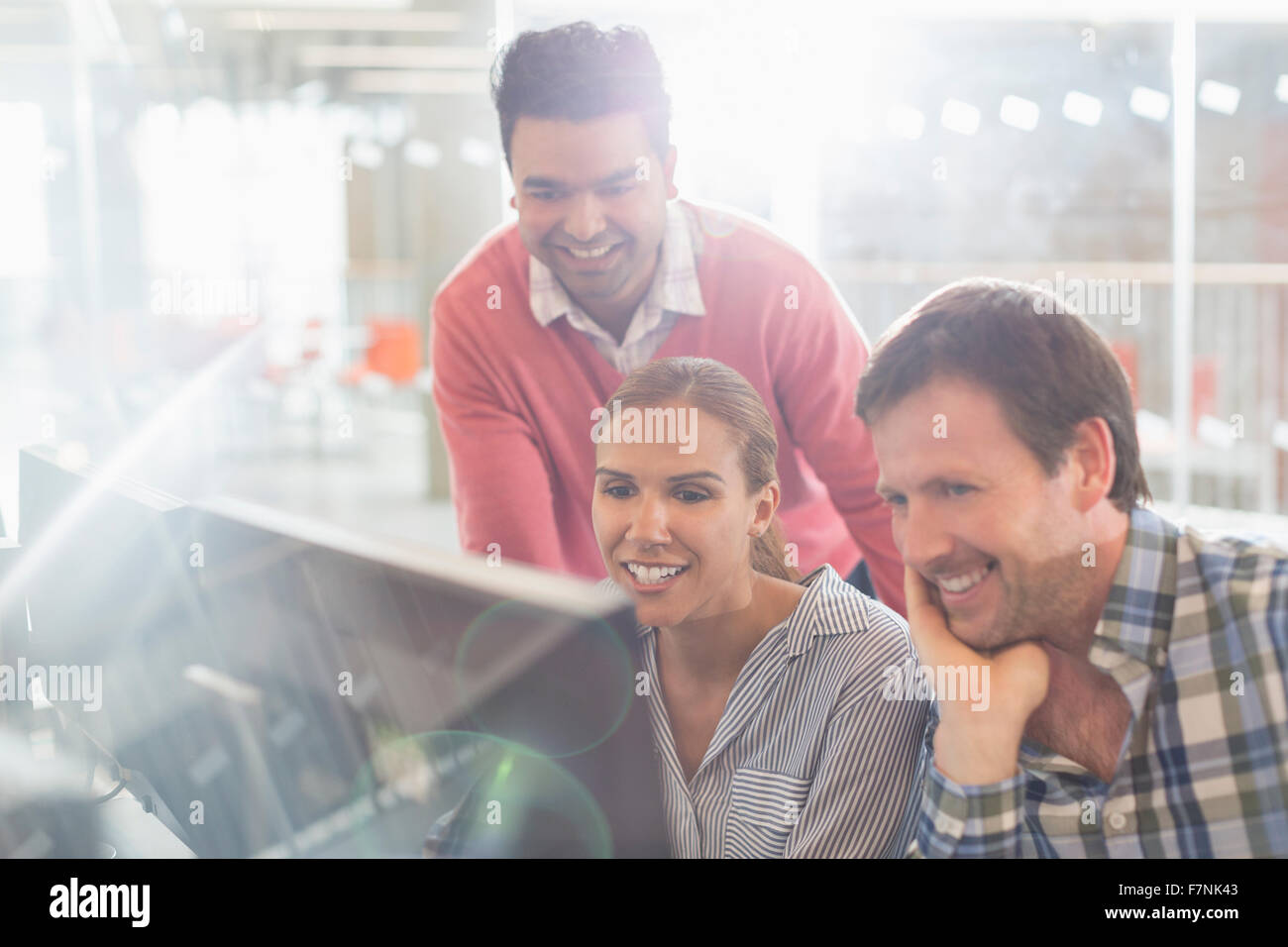 La gente di affari lavorando al computer in ufficio Foto Stock