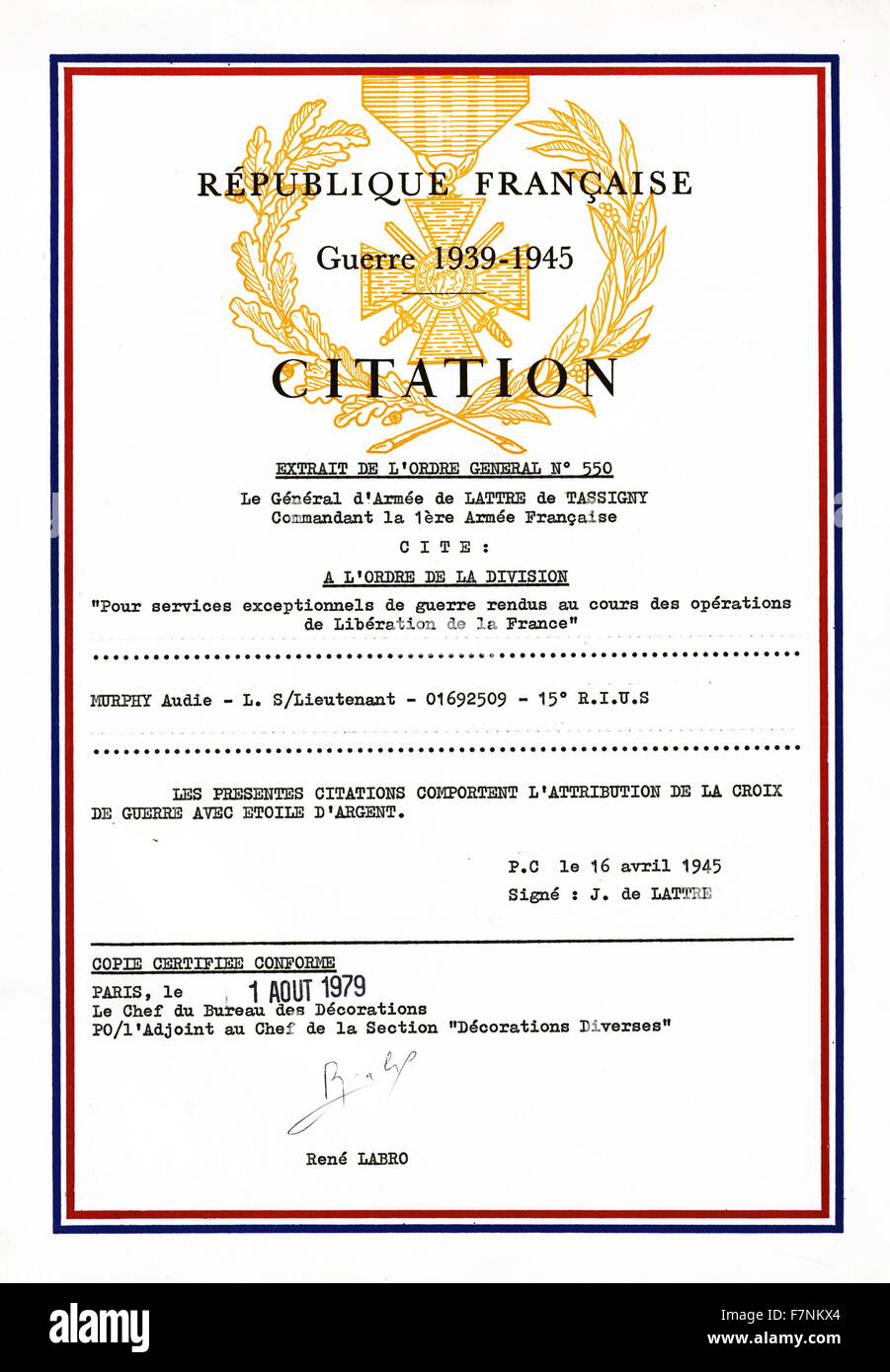 Certificato comprovante il premio a Audie Murphy dalla Francia, de la Croix de guerre con Silver Star Medal 1945. Audie Leon Murphy (20 giugno 1925 - 28 Maggio 1971) è stato uno dei più decorate American lotta contro i soldati della II guerra mondiale, Foto Stock