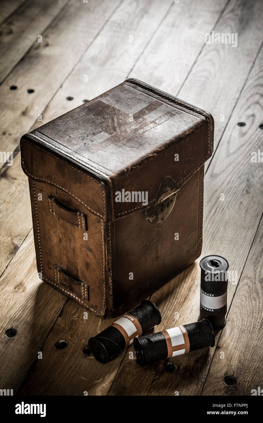 Custodia per fotocamera in pelle immagini e fotografie stock ad alta  risoluzione - Alamy