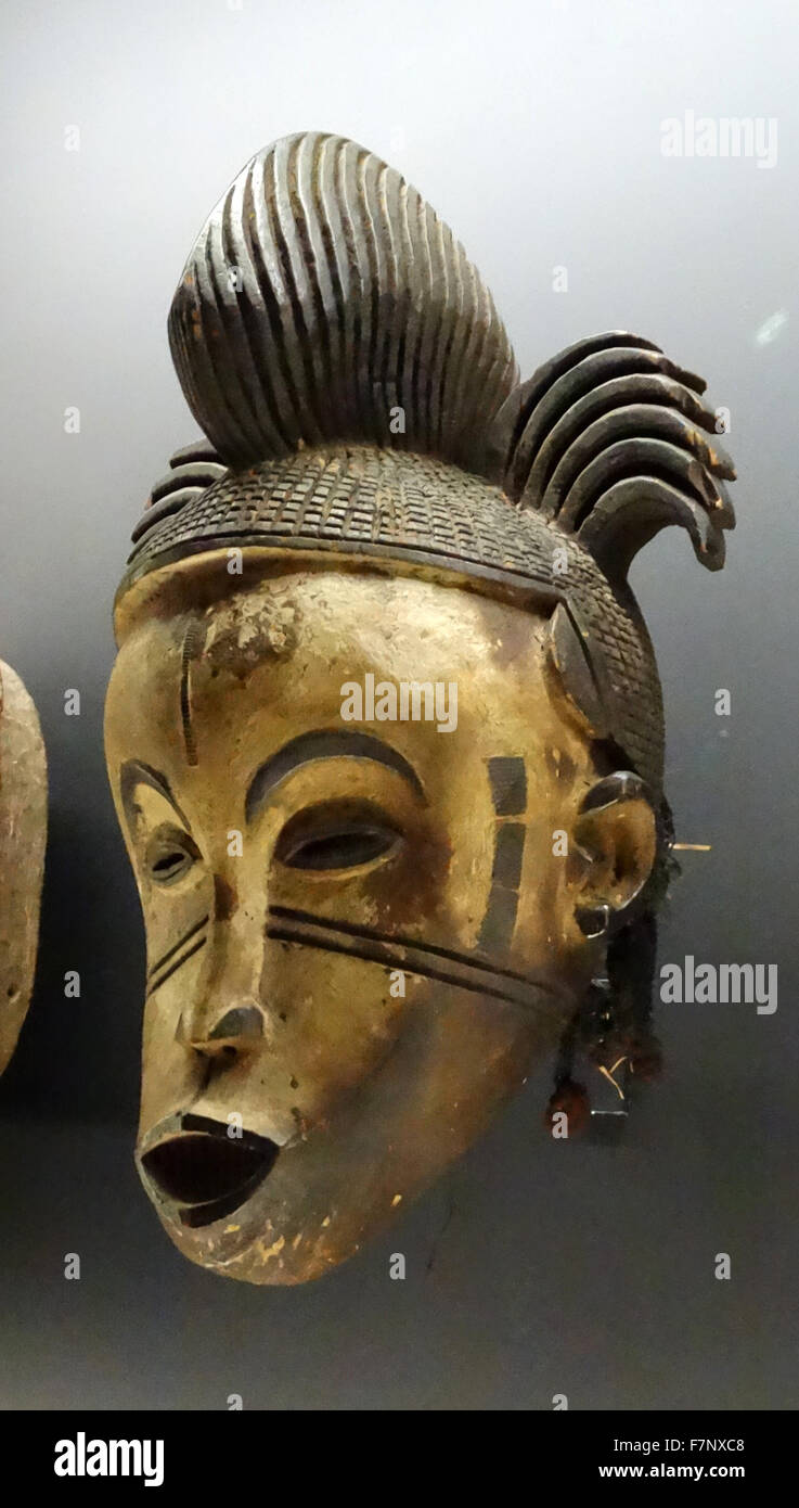 In legno maschera Nwamma creato dal popolo Idoma delle aree occidentali di stato di Benue, Nigeria. In data xx secolo Foto Stock