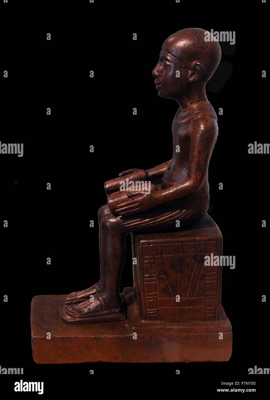 Raffigurazione di dio Imhotep. Bronzo. Xxvi dinastia (664-525 a.C.). Imhotep, Sommo Sacerdote del Re in Heliopolis e costruttore della prima piramide in Egitto per il suo re Djoser (III dinastia). Foto Stock