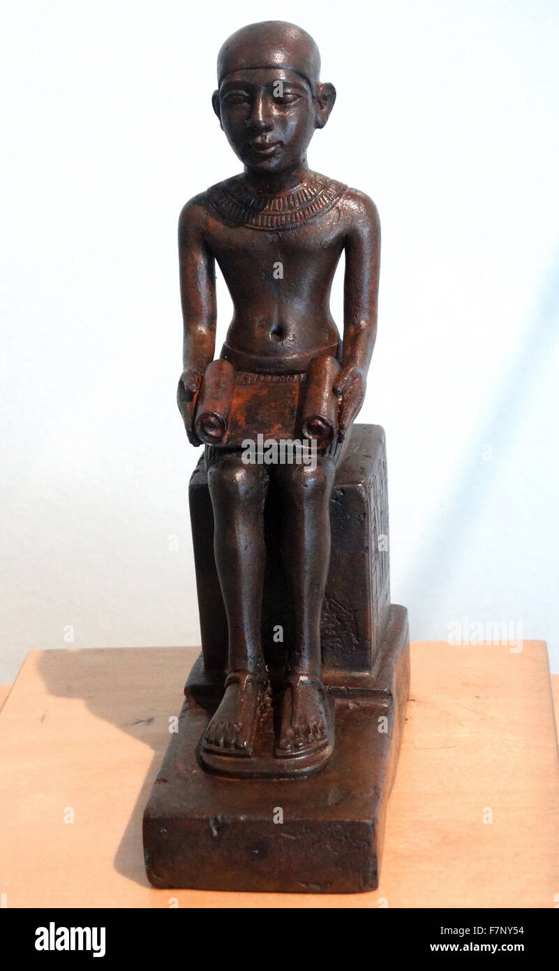 Raffigurazione di dio Imhotep. Bronzo. Xxvi dinastia (664-525 a.C.). Imhotep, Sommo Sacerdote del Re in Heliopolis e costruttore della prima piramide in Egitto per il suo re Djoser (III dinastia). Foto Stock