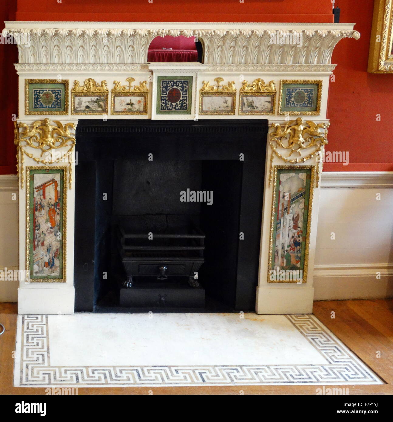 Il XVIII secolo in stile orientale, Adam camino, sala musica, Kenwood House, Hampstead Heath, Hampstead, Londra, Inghilterra Foto Stock