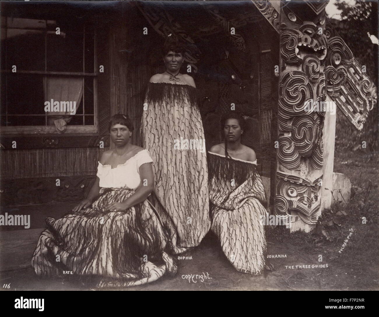 Guide Kate, Sophia, Johanna (ragazze Maori), fotografata da Elizabeth pulman (1836-1900) uno della Nuova Zelanda dei primi fotografi. 1889 Foto Stock