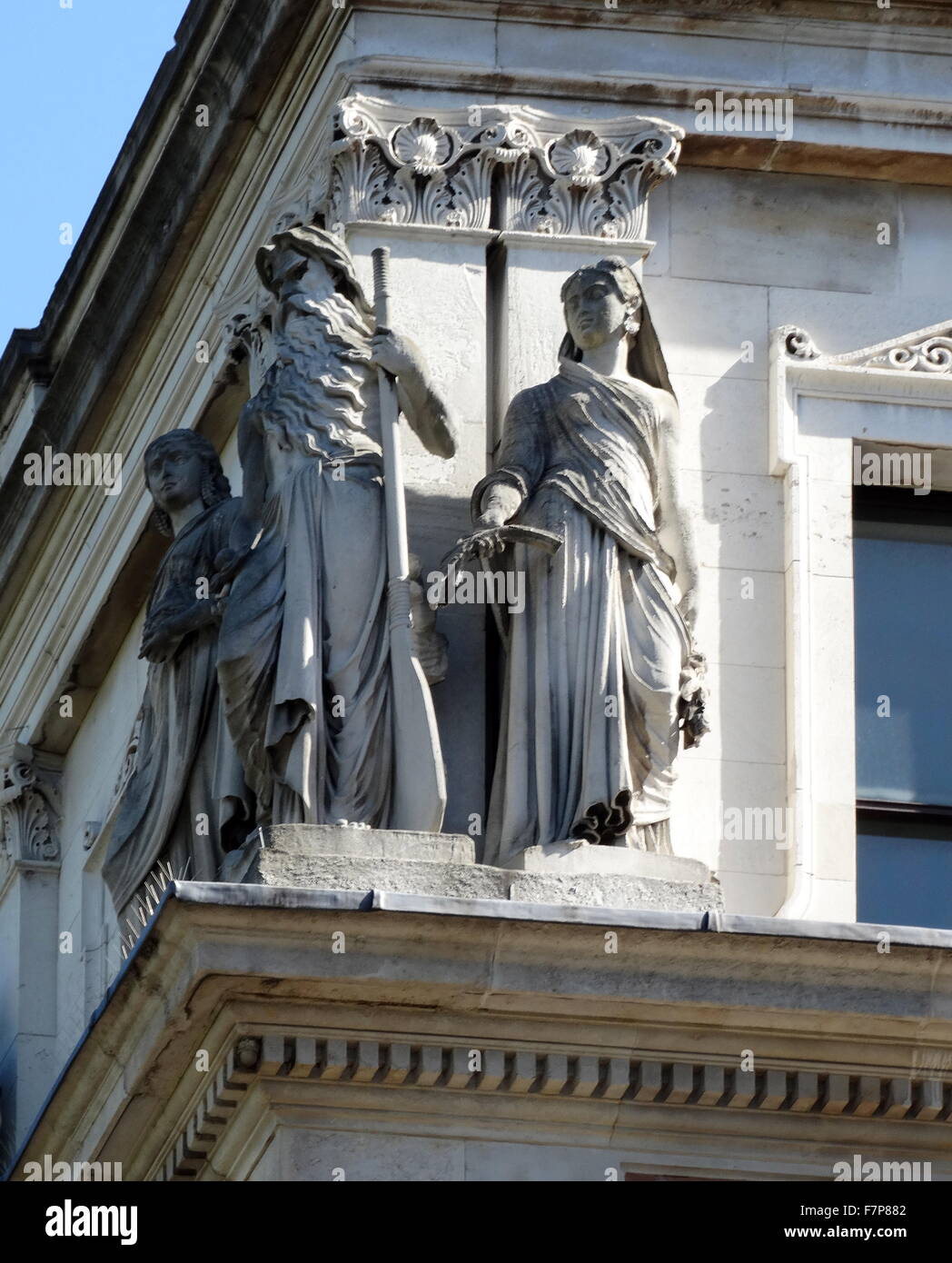 Le statue sulla facciata del Foreign Office di Londra, Inghilterra. Foto Stock
