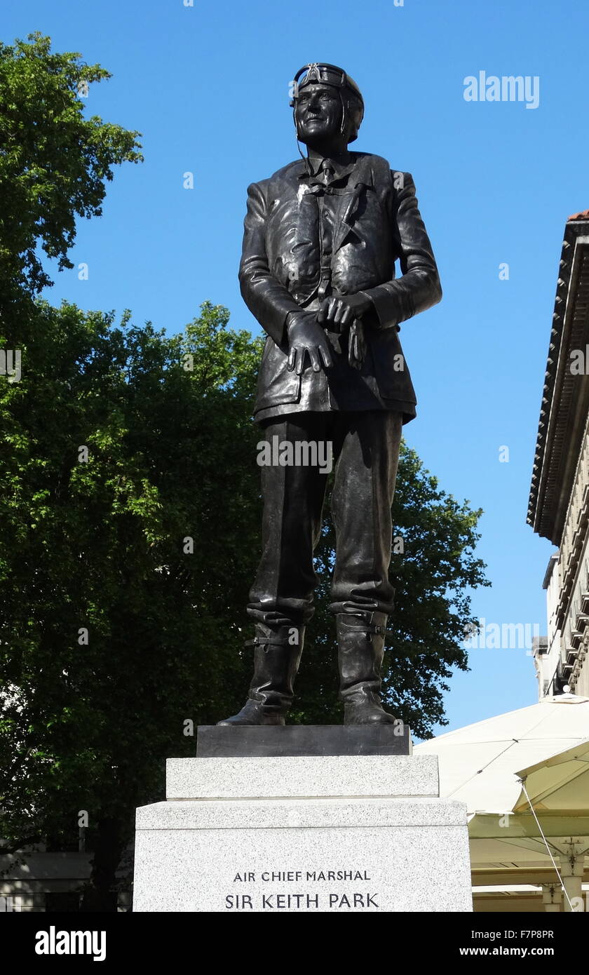 Statua di AIR CHIEF MARSHAL Sir Keith Rodney Park (15 giugno 1892 - 6 febbraio 1975). Nuova Zelanda soldato, la prima guerra mondiale flying ace e Seconda Guerra Mondiale Royal Air Force commander. Foto Stock