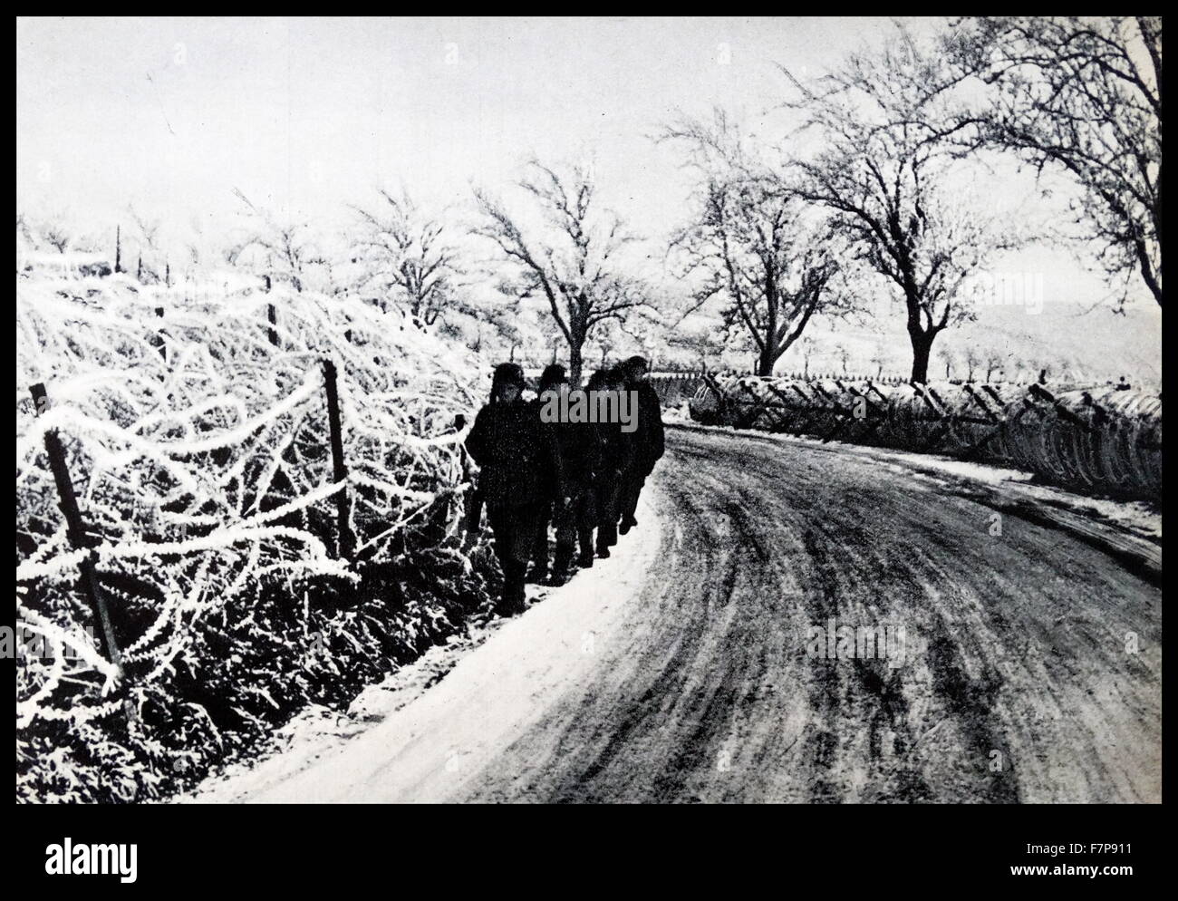 I soldati tedeschi che viaggiano attraverso il freddo e pericoloso 'no mans land", tra la Polonia e la Germania. Datata 1940 Foto Stock