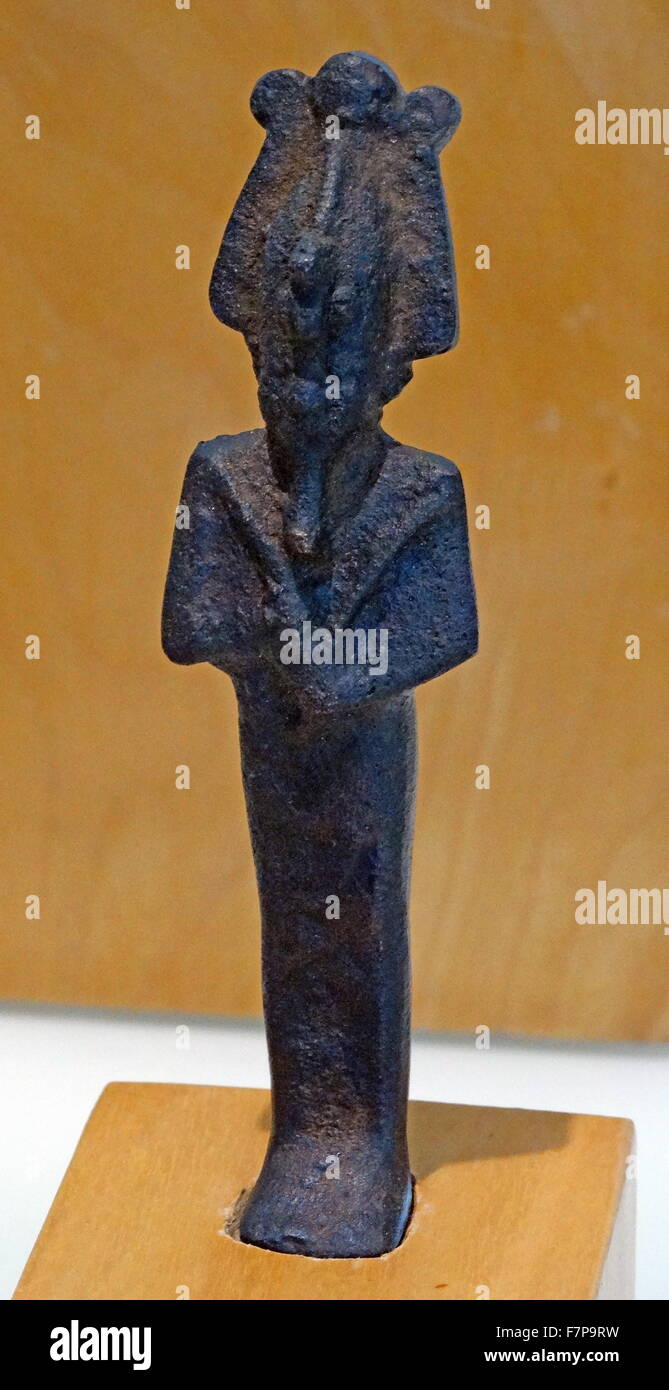 Statuetta del dio antico dio egiziano Osiride. Bronzo. Periodo Tardo (715-332 a.C.). In una sanguinosa battaglia, Seth smembrato di Osiride e diffondere la sua rimane tutto l'Egitto. Isis ricerca per i frammenti di rendere una mummia e così portare il suo amato sposo per la vita ancora una volta Foto Stock