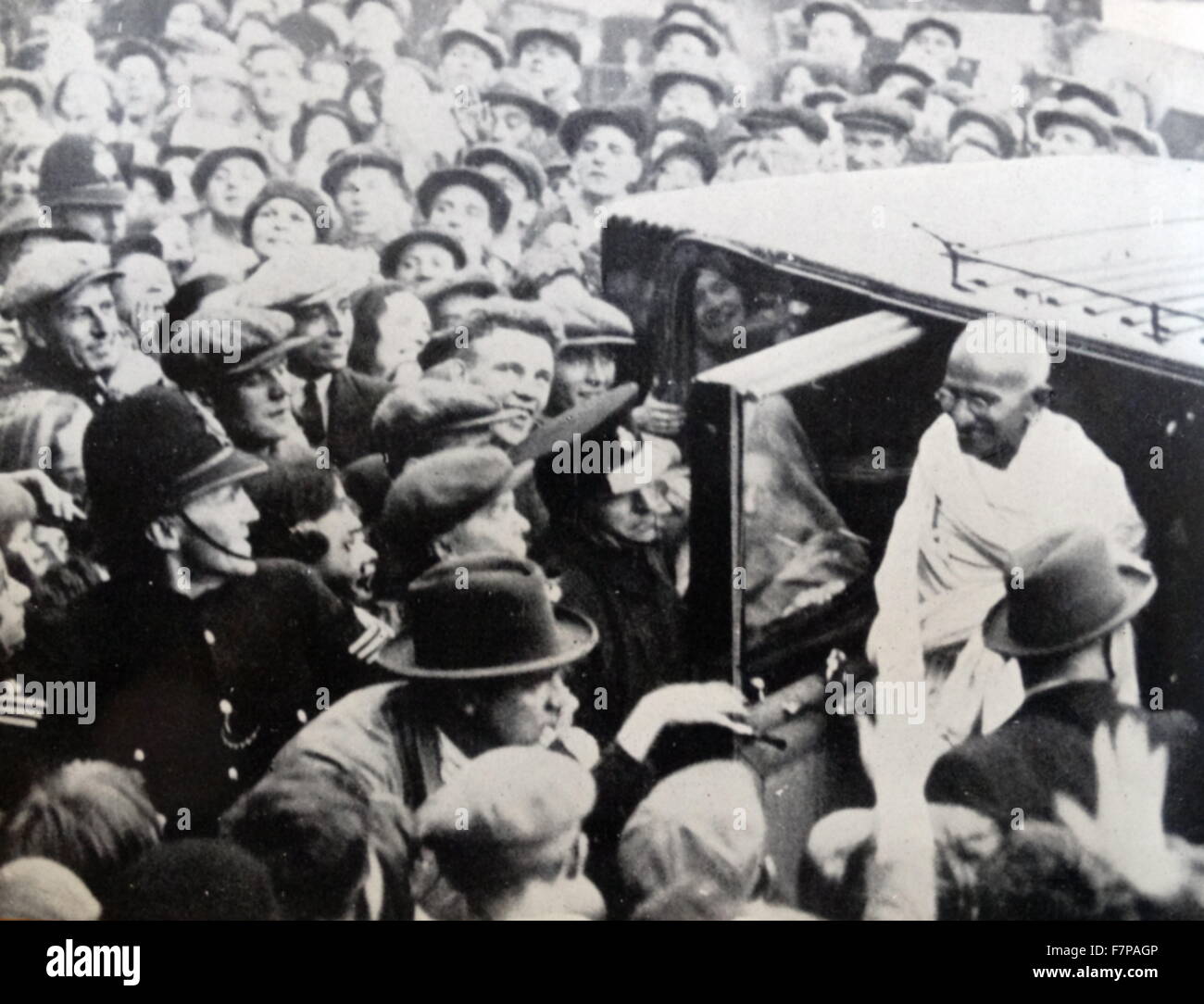 Mohandas Karamchand Gandhi (1869 - 1948), assiste la Conferenza della Tavola Rotonda a Londra1931. Gandhi è stato il leader preminente dell'Indiano movimento di indipendenza in British-governata in India. Impiegando sulla disobbedienza civile, Gandhi India led all indipendenza e ispirato i movimenti per i diritti civili e la libertà in tutto il mondo. Foto Stock