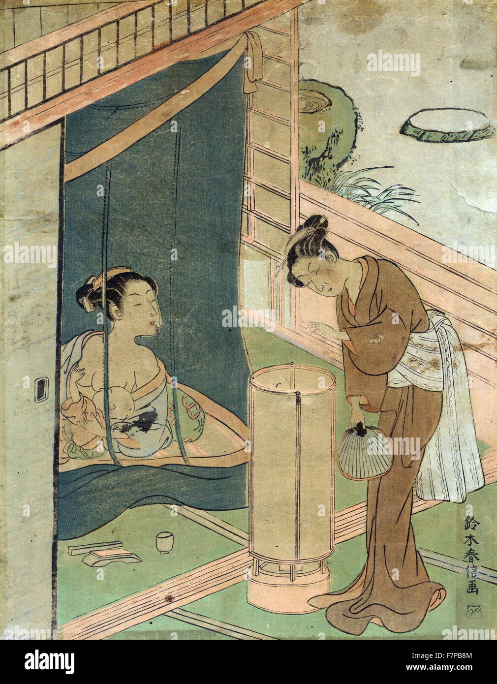 La madre e il bambino dietro di zanzariere da Harunobu Suzuki (1724-1770), un designer giapponese di woodblock print artist in stile Ukiyo-e. Egli è stato un innovatore, la prima a produrre a pieno le stampe a colori nel 1765, rendendo obsoleta la vecchia modalità di i e tre stampe a colori. Foto Stock