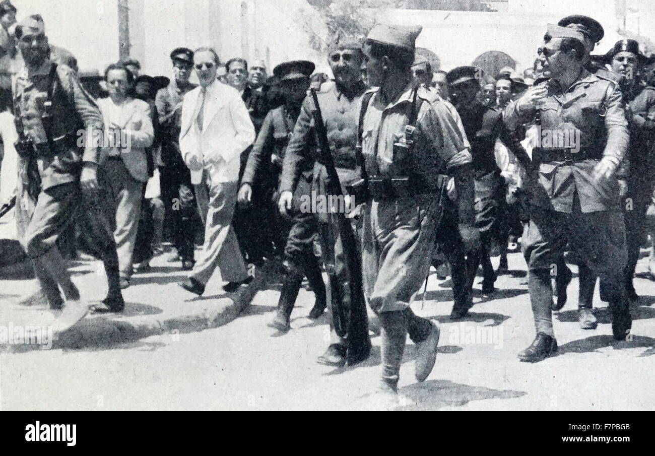 Francisco Franco 1892 - 1975, il dittatore di Spagna recensioni Cueta truppe durante la Guerra Civile Spagnola. Foto Stock
